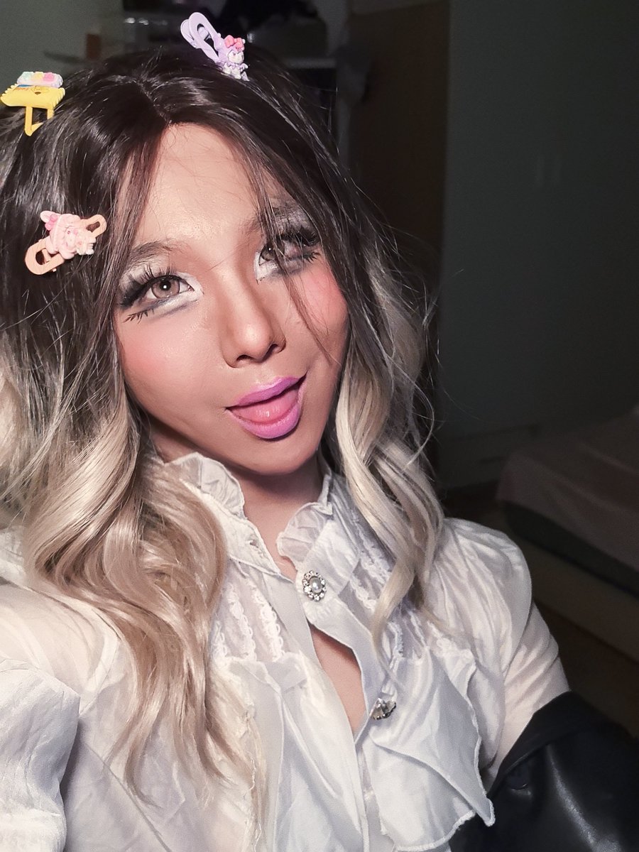 终于画了很喜欢的涩谷辣妹妆 虽然有一点点吓人，不喜勿喷qwq
#男娘 #涩谷辣妹妆 https://t.co/MJiiDRtupZ