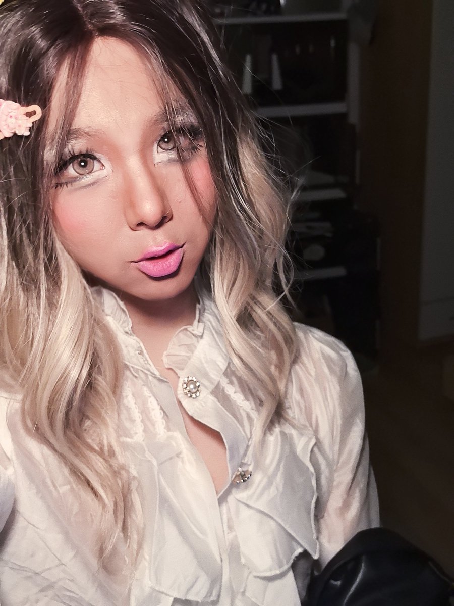 终于画了很喜欢的涩谷辣妹妆 虽然有一点点吓人，不喜勿喷qwq
#男娘 #涩谷辣妹妆 https://t.co/MJiiDRtupZ