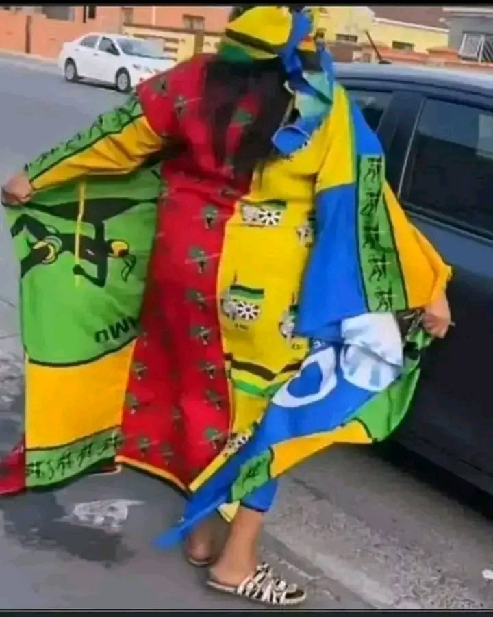 SelulekoShabal7's tweet photo. Ngthungisile manje icoalition dress! ☺️ https://t.co/Pn0ZWdxuIw