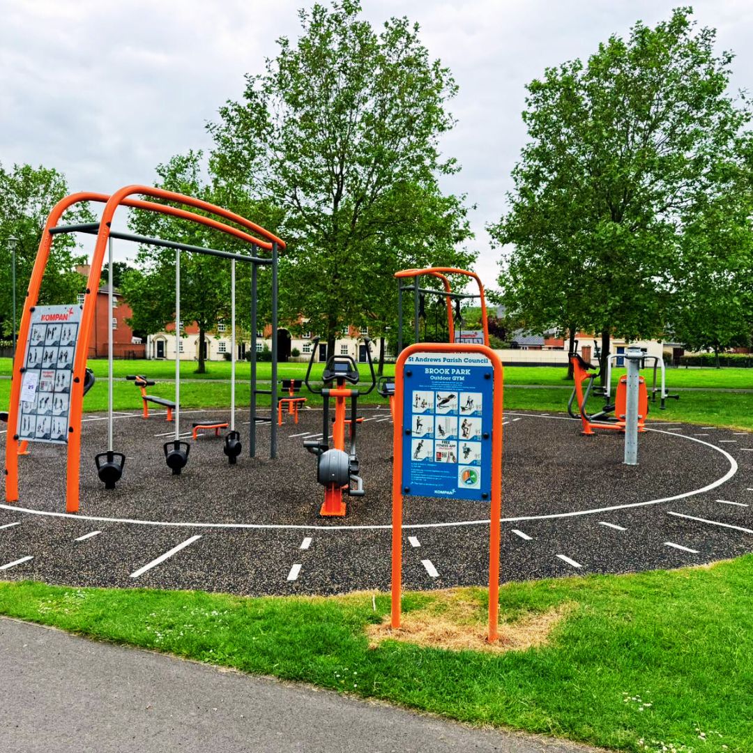 Outdoor gym at Brook park 🌳

Special Notice:
A contractor will be onsite this Wednesday for some surface maintenance to ensure our facility remains in top condition.