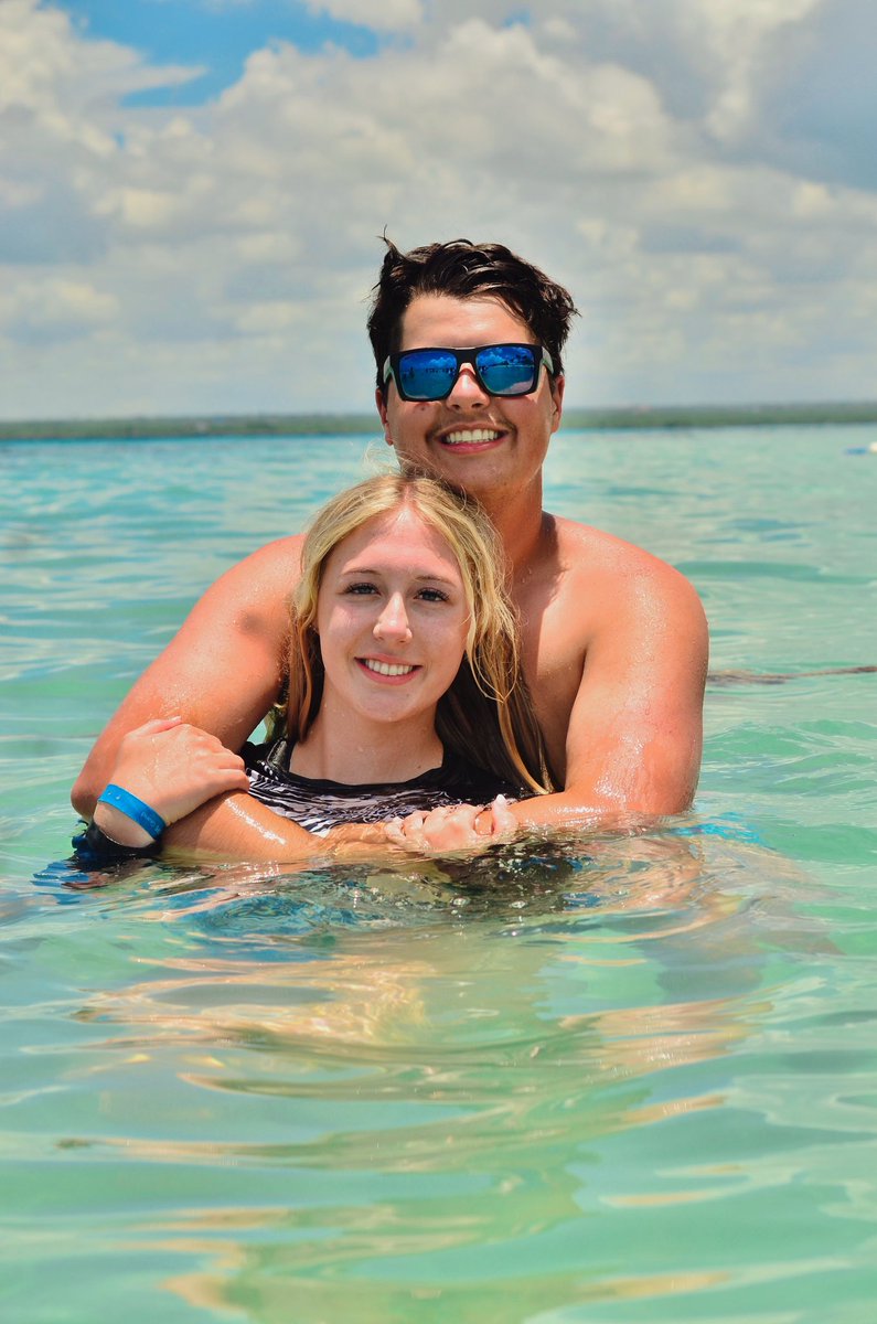 HaileyTunnell's tweet photo. Same time next year? 😎 https://t.co/11COi38ZBl