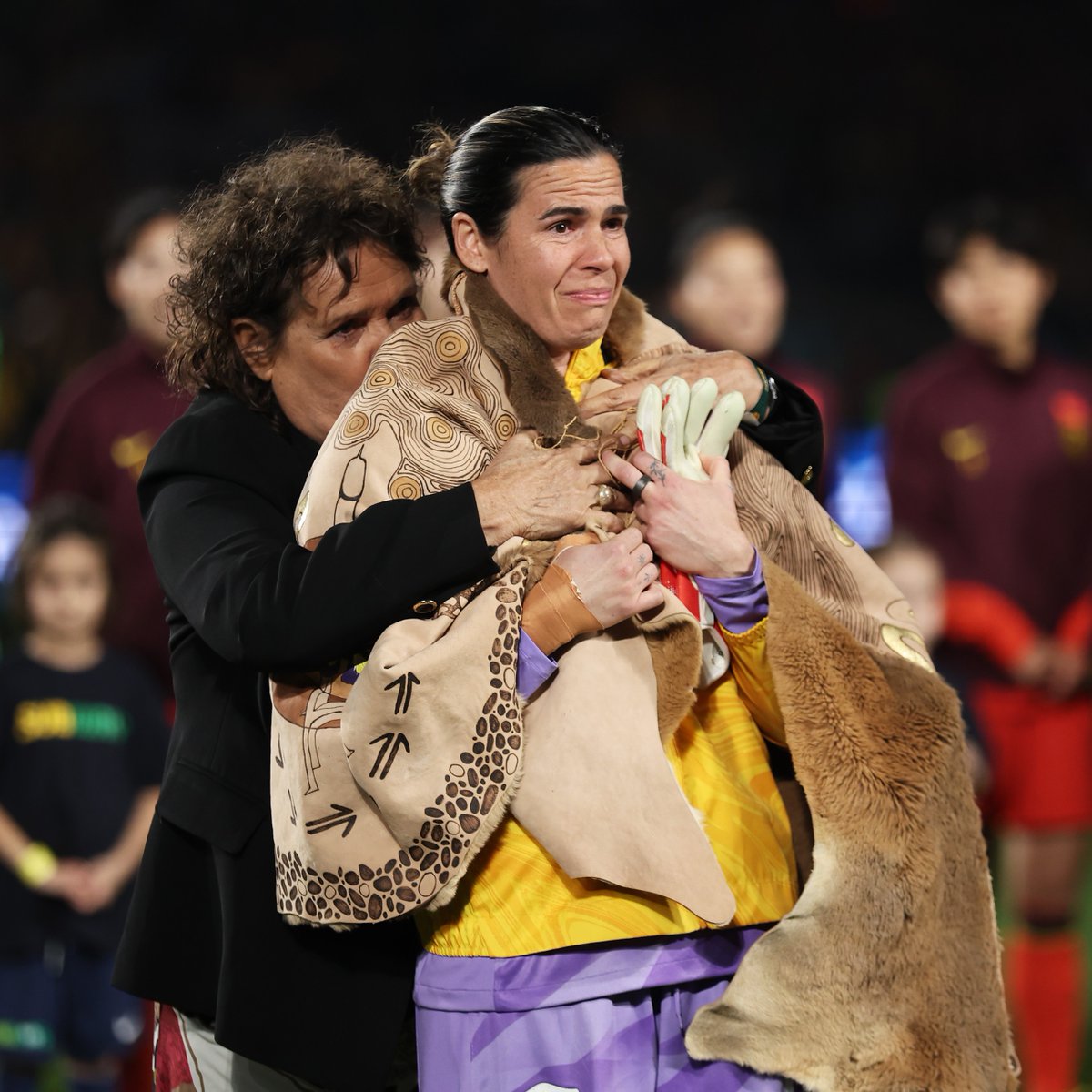 Matildas goalkeeper Lydia Williams was presented with a Booka, traditionally worn by Noongar people, before her last home match with the national team 🥺🇦🇺