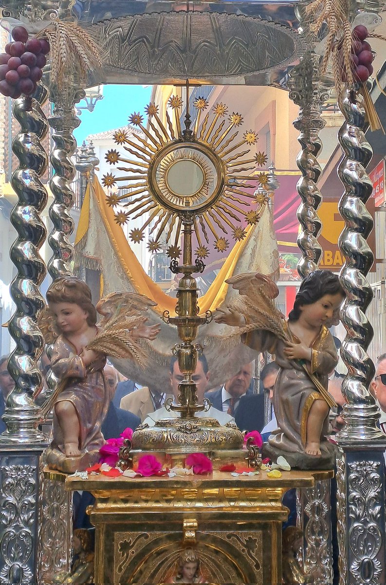 Santísimo Sacramento y Antigua Coronada tweet media