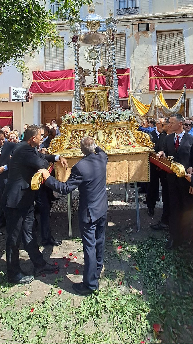 Santísimo Sacramento y Antigua Coronada tweet media