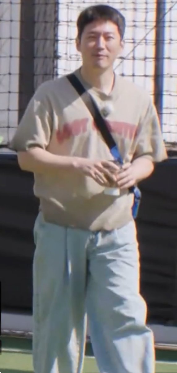 동네아저씨 같은데 우리 동네엔 없는 유니콘 같은 동네아저씨 #장혁 그나저나 ‘패완얼’을 몸소 실천하심..안하셔도 되는데ㅜ 근데 저 촌스러움이 또 귀엽고 그러심…안그러셔도 되는데 어흥