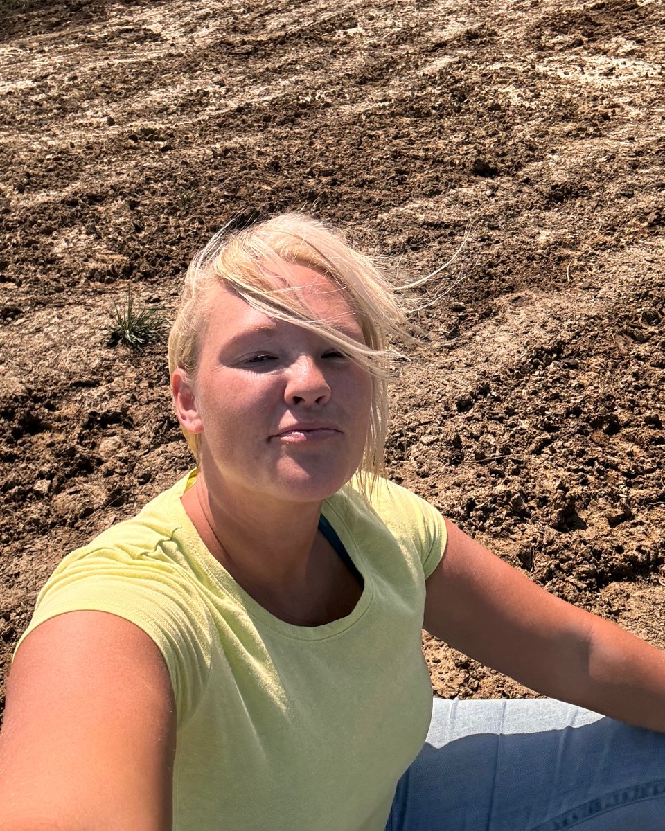 FemaleRancher's tweet photo. Sorting cows has got me feeling every emotion! π
From chaos to comedy, itβs never a dull moment in the pasture. ππΎ
#FarmLife #CowTales #RanchLife #FarmAdventures #LivestockLove #BarnLife #CowChase #RuralLiving #CountryLife #FarmerLife #RancherLife #CowSorting #AgLife #Farm https://t.co/Dbcgp3a1XL