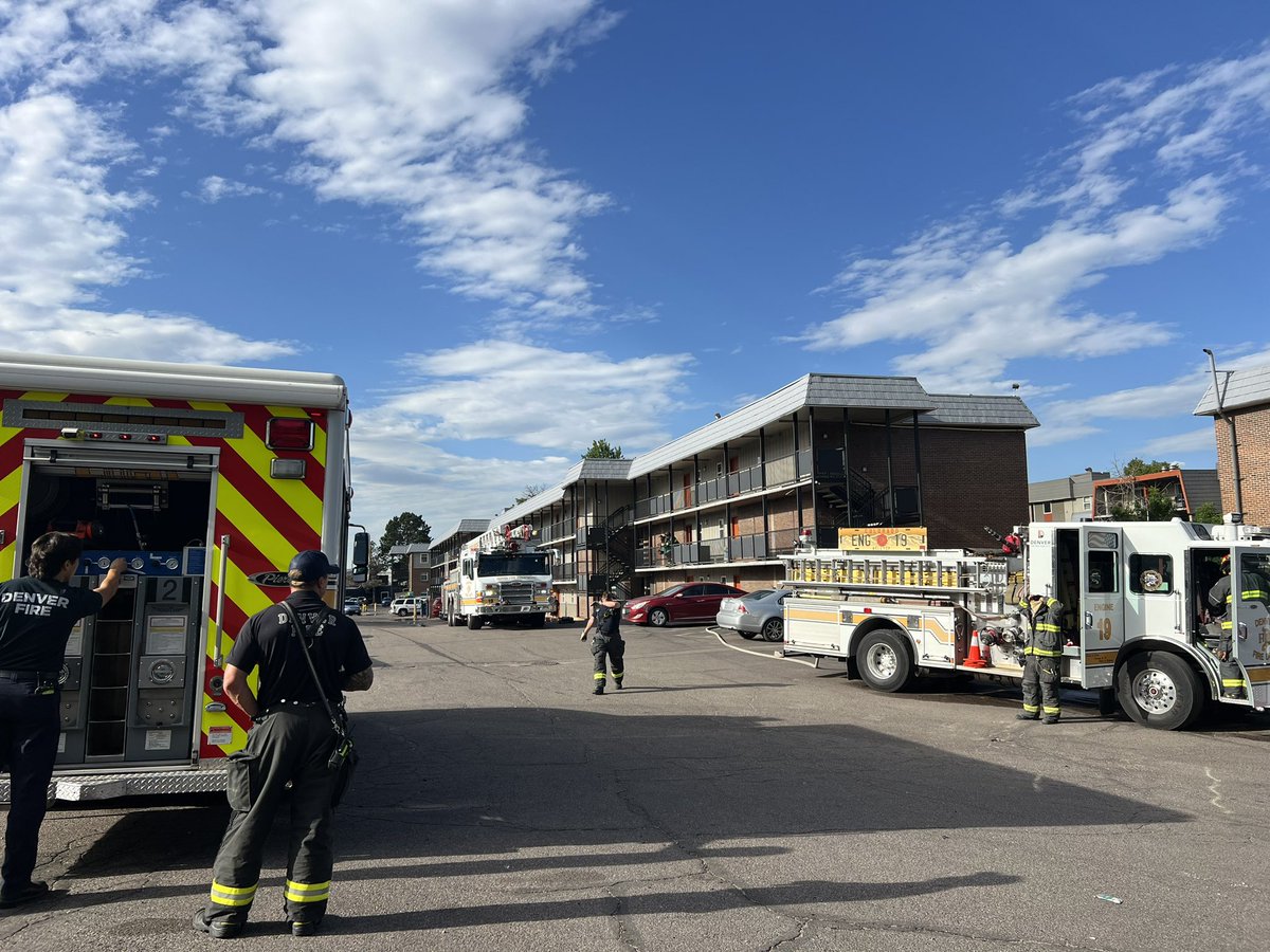 On the scene of another reported apartment fire in #Denver.

<a href="/Denver_Fire/">Denver Fire Department</a> quickly put out a fire in a second floor apartment.

No injuries reported.

Cause is under investigation, but appears it could be because of overcharging Lithium-Ion batteries. <a href="/KDVR/">FOX31 Denver KDVR</a> <a href="/channel2kwgn/">Colorado's CW2 KWGN</a>