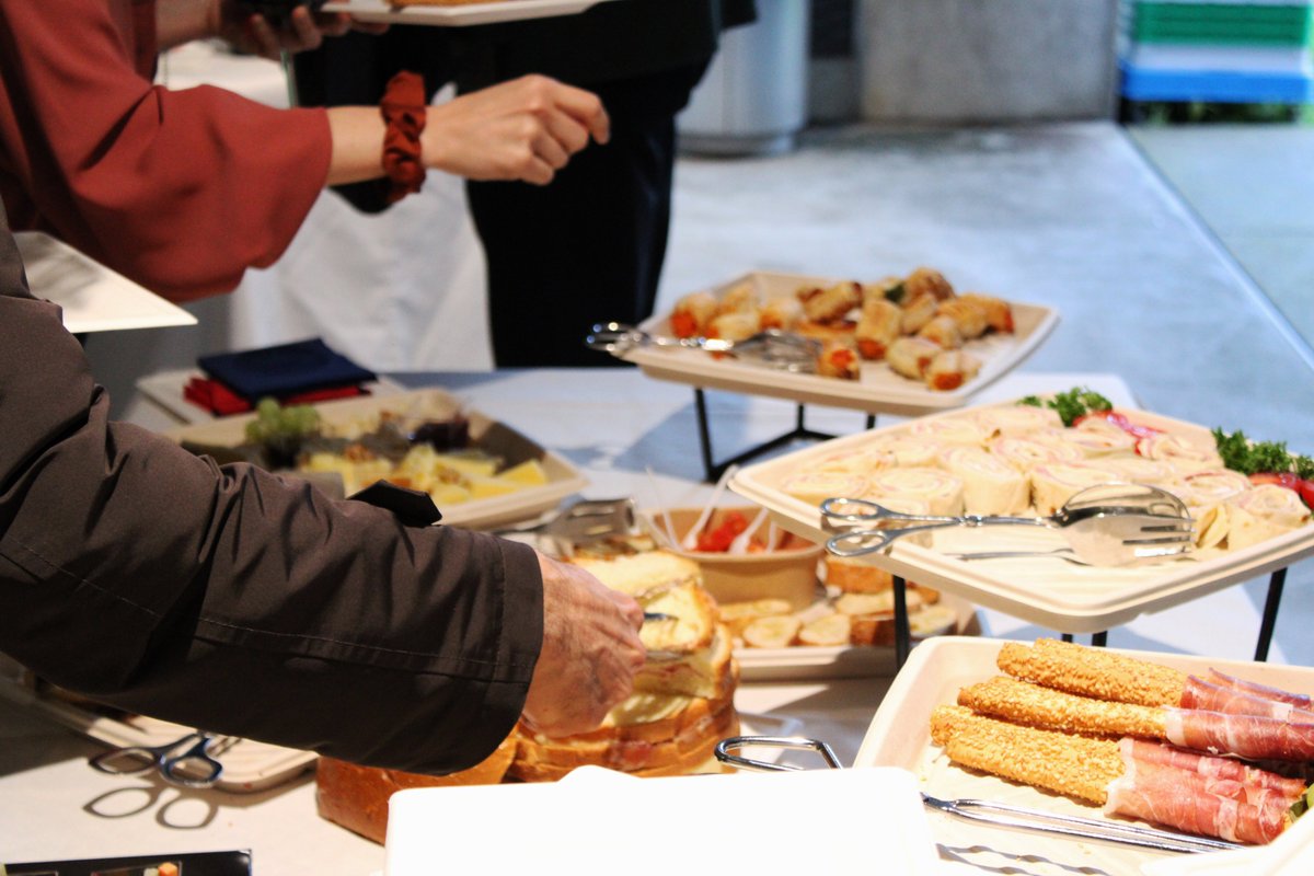 🌱Scegliamo fornitori locali e prodotti tipici della regione per impreziosire i nostri eventi, sostenendo sempre il #Ticino e la sua gastronomia ricca di storia e sapori.

📷aperitivo a km 0 del nostro ultimo evento: specialità tipiche e vini locali di alta qualità🍇

#energia