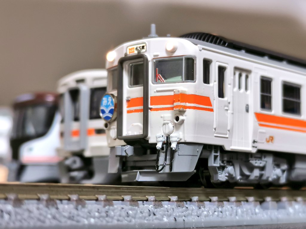 masu_sengun216's tweet photo. JR東海キハ91-5000系気動車"快速みえ"のご報告です。

国鉄時代にお役御免となったキハ91は美濃太田で民営化を迎え…ハイパワーエンジンに目をつけたJR東海が近代化改修を行った姿とのこと。

平地で性能をフル活用し当時の気動車快速としては脅威の時速120km/hを記録するなど頼もしい存在らしいです。 https://t.co/sWN7ElWqCu