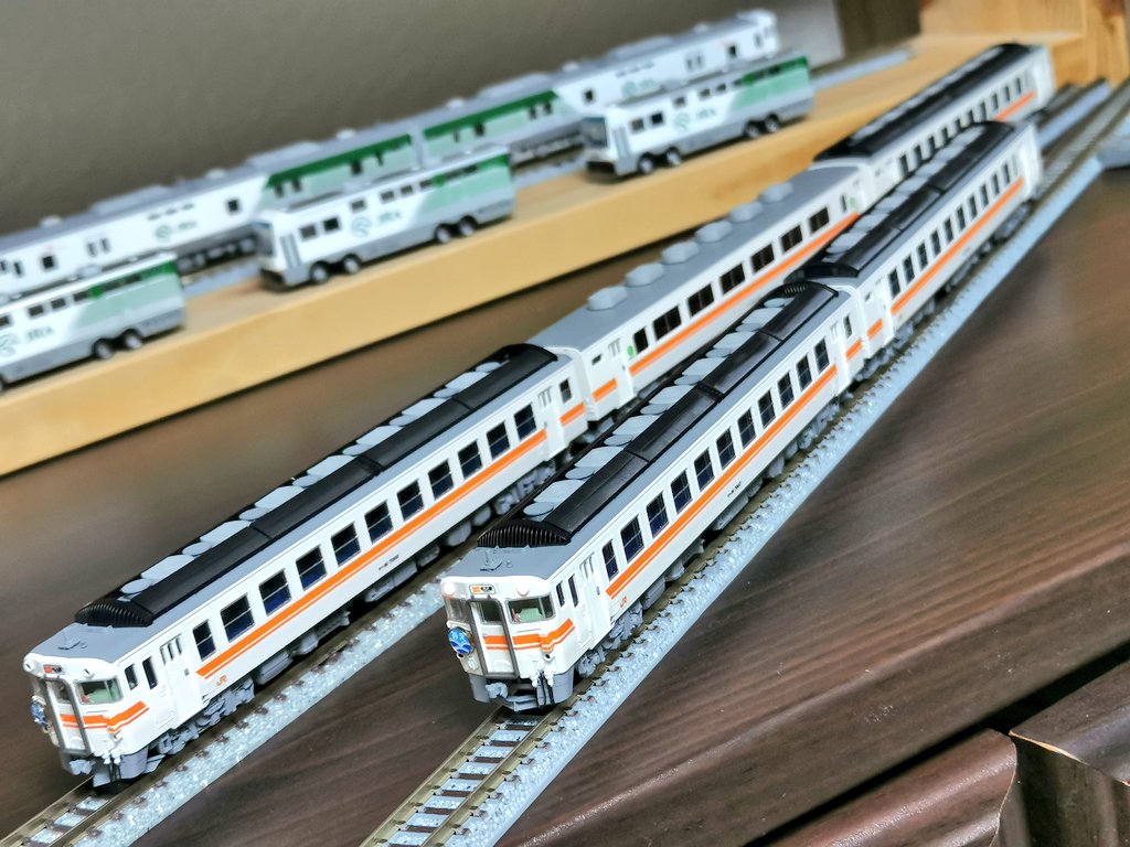 masu_sengun216's tweet photo. JR東海キハ91-5000系気動車"快速みえ"のご報告です。

国鉄時代にお役御免となったキハ91は美濃太田で民営化を迎え…ハイパワーエンジンに目をつけたJR東海が近代化改修を行った姿とのこと。

平地で性能をフル活用し当時の気動車快速としては脅威の時速120km/hを記録するなど頼もしい存在らしいです。 https://t.co/sWN7ElWqCu