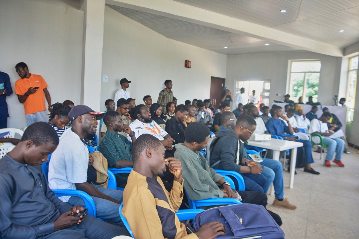 Blue_House_Tech's tweet photo. Building a Decentralized Future!
Our discussions last Saturday during #techandtea were centred around blockchain and #decentralization.
We looked at the pros and cons of building on a #blockchain, and how it's going to impact #businesses.
#web3 #ethereum #solana #nfts #crypto https://t.co/t9nFBCJoJj