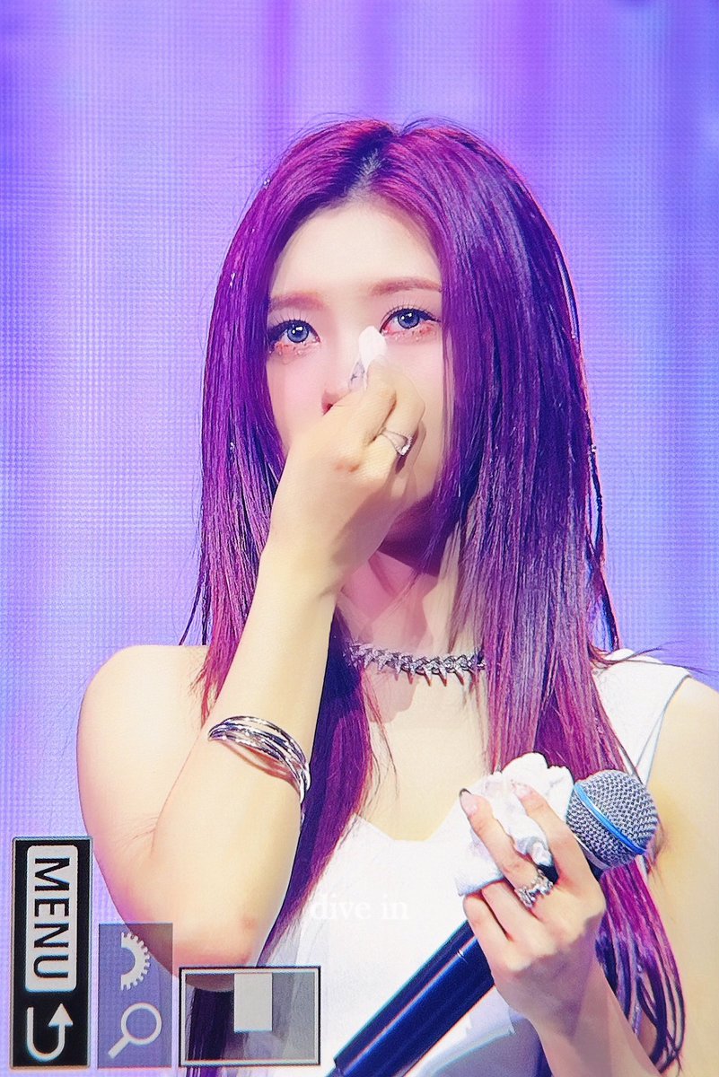 DIVEIN_DY's tweet photo. 240603 이번 활동도 화이팅🫳🏻🫳🏻

 #김다연 #KIMDAYEON #케플러 #Kep1er https://t.co/l5acptgfiF