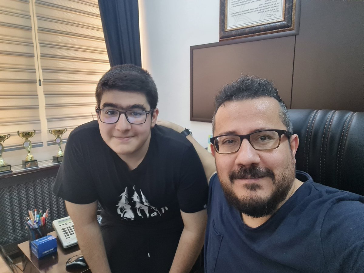 eroncel26's tweet photo. 📍LGS sınavlarında büyük bir başarı göstererek 89 Doğru 1 Yanlış cevap veren öğrencimiz 8/D Sınıfından İlyas KARADAĞ'ı kutlar, başta ailesi olmak üzere tüm yönetici ve öğretmenlerimizi tebrik ederim. Lise tercihi üzerine sohbet ettik🎯
#lgs2024 
@ErdemToki https://t.co/qBnWVoA0OS