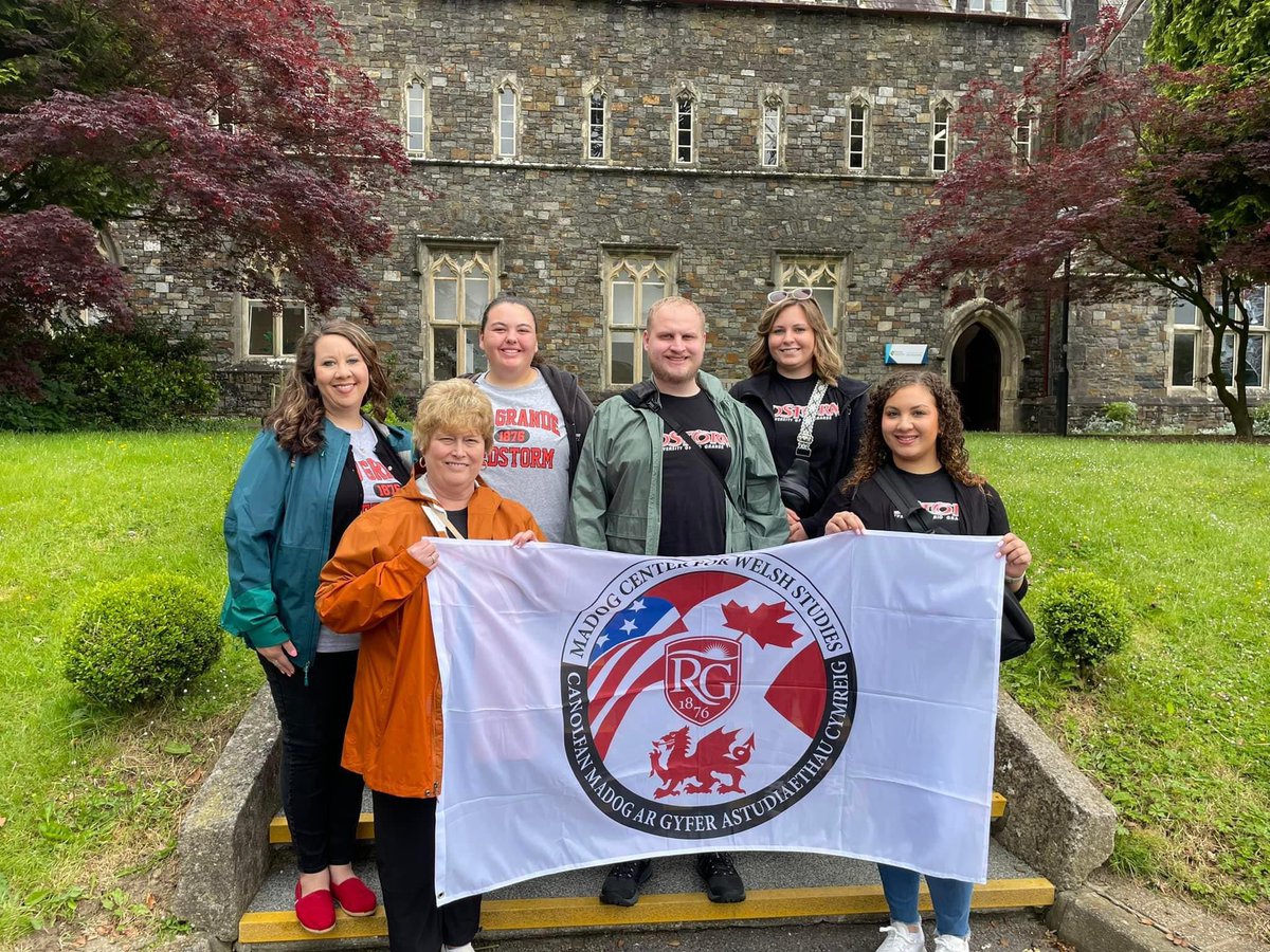 rhagoriaith's tweet photo. A special day here today as we welcome six students and staff from the Education Faculty from Rio Grande University and Community College that’s come to visit Wales for ten days 🏴󠁧󠁢󠁷󠁬󠁳󠁿😆 

@madog_rio @UWTSD https://t.co/sMdcfRyM4b