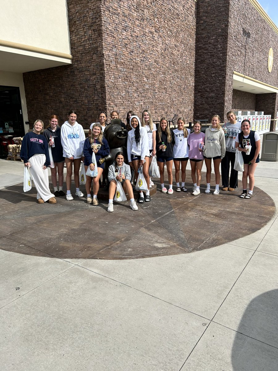 JPII_WBB's tweet photo. A must stop at Buc-ee’s on the way to FCA Team Camp 🤗 #itsknighttime 🛡️🏀 https://t.co/vHvP0EalHt