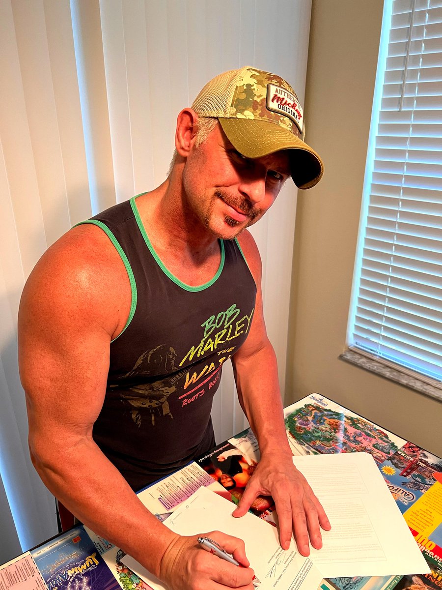 BrokenIconComic's tweet photo. We're excited to announce @TheScottGarland will be joining the #snowverse ft @TheRealAlSnow More info coming soon! https://t.co/jqjElx9nsD