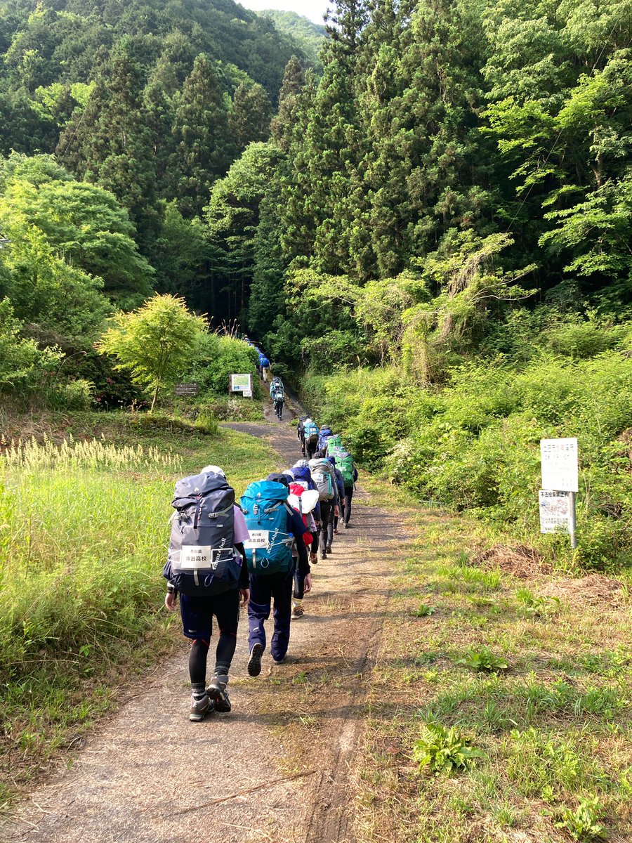 香川県総体登山競技
B隊完走しました！2年生3名1年生1名の中、誰1人欠けることなく規定時間内に登り切りました。これからも頑張っていきます！