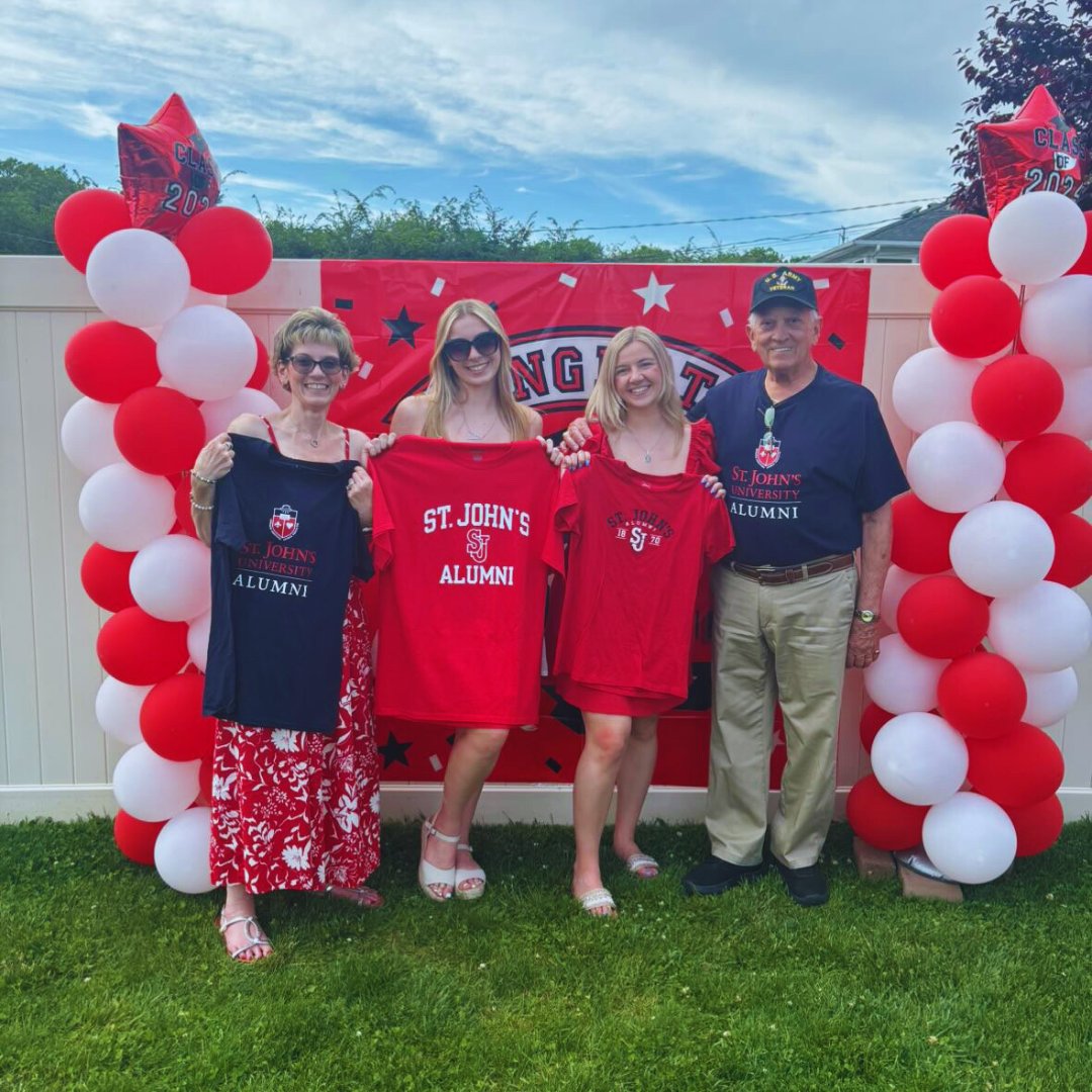 stjohnsalumni's tweet photo. It's a #StJohns legacy! 🎉 Last month, Adrianna Checkers became the fourth member of her family to graduate from @StJohnsU. 🎓 Following the footsteps of her sister Alexandra, her mother Kim, and her pop pop Pasquale, Adrianna is now a proud #SJUAlumni. 👏 Congratulations! https://t.co/iuerA0qATQ