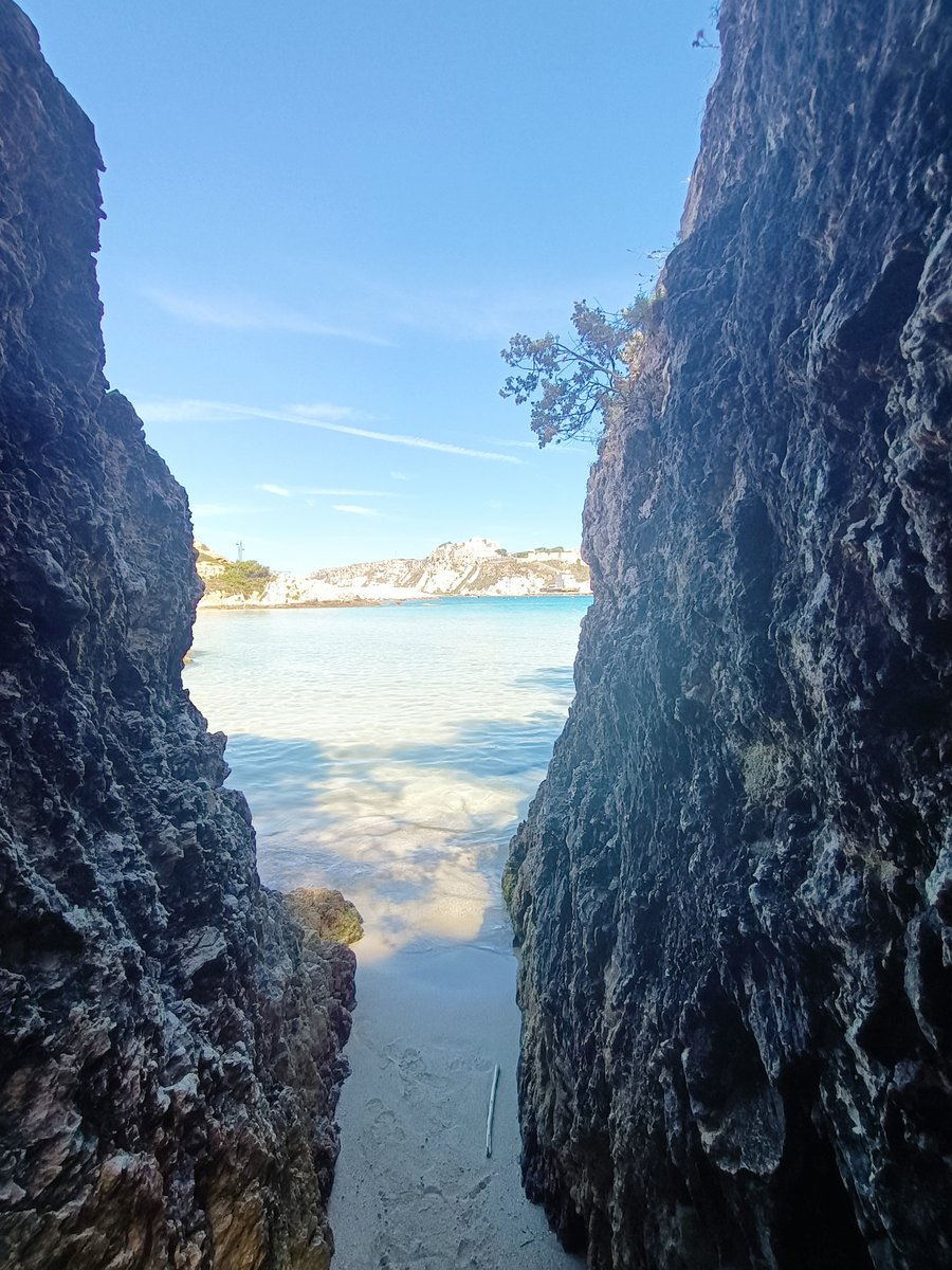 Blu, verde, azzurro...
Colori che trasmettono pace...
Isole Tremiti.
#Puglia
