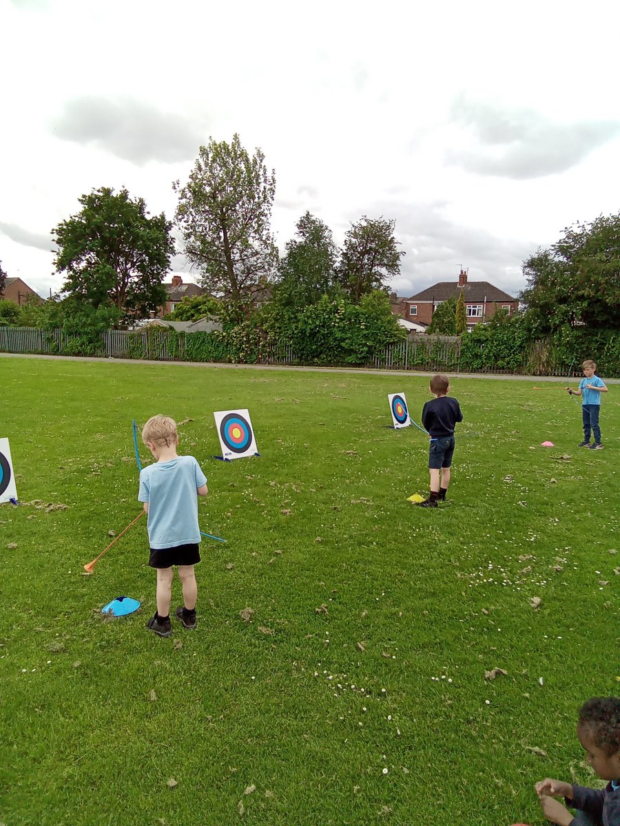 BPSHull's tweet image. Today, 1LC tackled a new challenge - archery. 1LC demonstrated resilience and ambition in every arrow drawn. Superstars! 🏹🎯 #BPSPE @FirstStep_PE