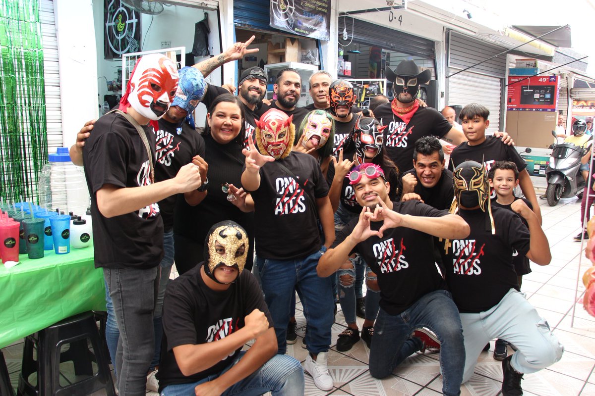 TRITONCMLL's tweet photo. La mejor convivencia siempre será con la familia de los #ONE_ATOS y tu ya eres parte de nosotros https://t.co/98KaYc8F2s