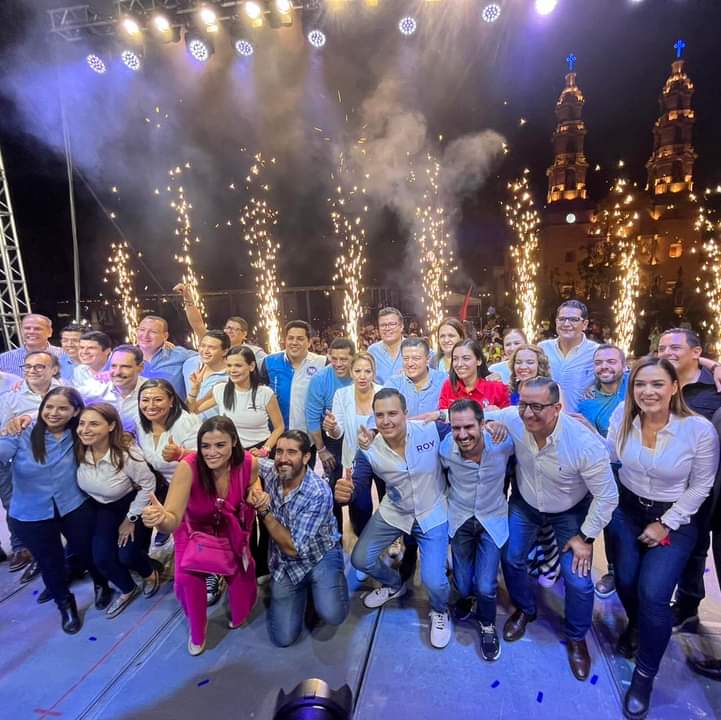 MartinOrozcoAgs's tweet photo. Muchas felicidades para todos los candidatos de @AccionNacional, en especial a @LeoMontanezC, futuro alcalde de nuestra ciudad capital y @HjMontero, próximo diputado del #DistritoV.
Sin duda, un importante triunfo que llena de esperanza y compromiso por seguir siendo mejores.
¡Ganó #Aguascalientes! 💙🇲🇽