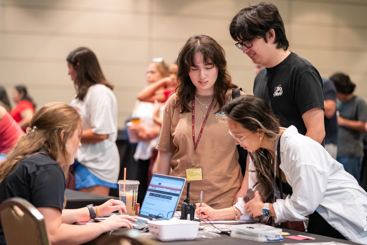TAMU's tweet photo. Nearly 1,500 Aggies and their families will be making their way to Aggieland this week for New Student Conferences! 👍 #TAMUNSC https://t.co/1oXP8lImqk