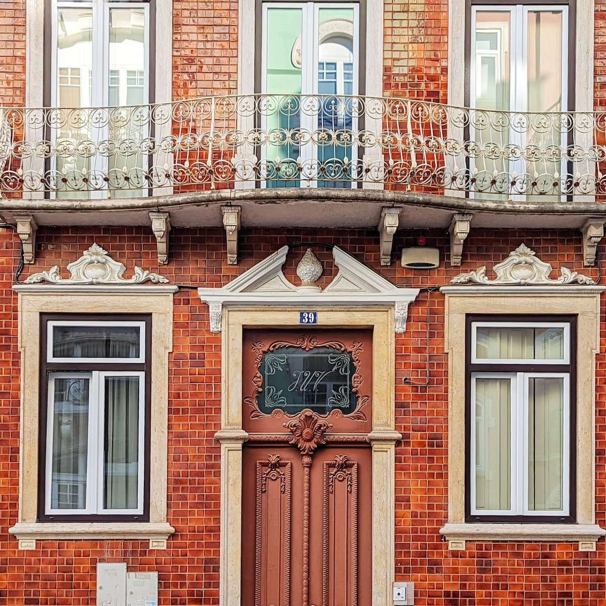 SidewalkSafari's tweet image. I've decided to try something new this week. Open the attached post to vote for your favorite #door and help crown the inaugural Sidewalk Safari Community Choice champion! ⬇️

buff.ly/4e9Nwjx

Signal boosts appreciated 🙏

#Doors #DailyDoor #DoorOfTheWeek