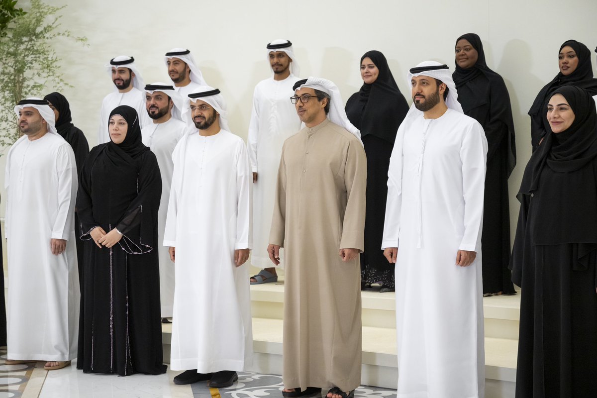 MansourBinZayed's tweet photo. "برنامج صناع محتوى الخطاب الشرعي" من المبادرات النوعية التي تسهم في تأهيل كفاءات وطنية متخصصة تعزز نهج الإمارات في نشر ثقافة التعايش وترسيخ القيم الإنسانية..امتلاك مهارات التواصل في العصر الرقمي من أهم متطلبات نجاح الرسالة. https://t.co/db7FRyO9A7