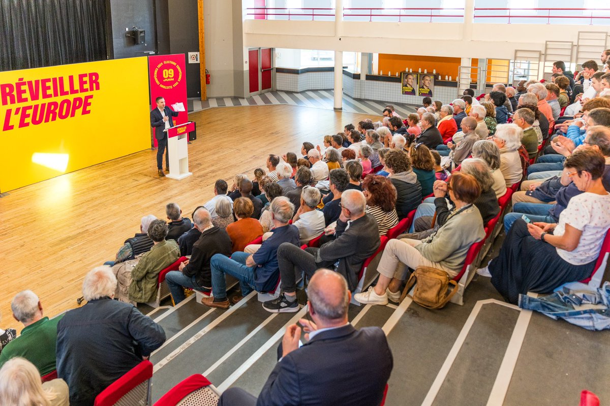 SimonUzenat's tweet photo. 🇪🇺 Retour en images sur le meeting régional dans le cadre de la campagne des élections européennes que j’ai souhaité organiser à Cléguérec, sur le territoire de Pontivy Communauté et du centre Bretagne, afin de mettre en lumière les enjeux et les attentes des élus et des citoyens des territoires ruraux.

Nous avons eu le plaisir d’accueillir tout·e·s les candidat·e·s de la Bretagne historique de la liste #RéveillerLEurope menée par @rglucks1 : @clergeau, @FortetClair, @DuffaudLaurence, Justin Amiot et @BeaHakniRobin. Étaient également présents @LoigCG, Président de la Région Bretagne et @nathalieappere, Maire de Rennes et Présidente de Rennes Métropole. Un grand merci à eux ainsi qu’à Marc Ropers, Maire de Cléguérec, pour son accueil chaleureux !

Plus que jamais, nous avons besoin d’une Europe des territoires où les solidarités seront une priorité quotidienne pour garantir une égalité des chances effective entre les citoyens des territoires ruraux et ceux des territoires urbains : accès aux services publics, notamment de santé, soutien renforcé aux investissements locaux pour la décarbonation, politique ambitieuse en faveur de logements accessibles et de mobilités durables… Ces choix politiques requièrent des moyens à la hauteur, à l’échelle nationale comme européenne, en revalorisant le rôle de l’impôt et en rétablissant une véritable justice fiscale. #TaxTheRich

🗳️ Encore 6 jours pour convaincre nos concitoyens de #RéveillerlEurope !