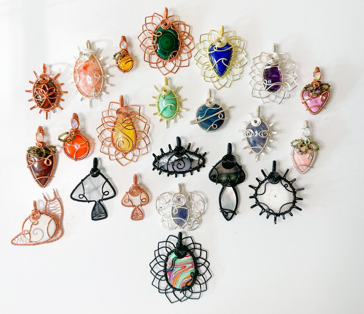 mildhippie's tweet photo. 🌈 SOMEWHERE OVER THE RAINBOW 🌈

crystal pendants available on my shop Friday June 7th at 8pm eastern time <3 https://t.co/h3SuU7eE3o