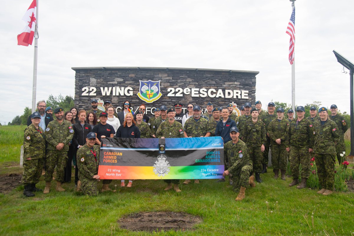 JoletteRichard's tweet photo. #22Wing kicked off #PrideMonth by raising the #ProgressiveFlag. We are committed to breaking down barriers to allow 2SLGBTQI+ Defence Team members to serve with pride and be their authentic true self in their home, workplace, and community.
📷MCpl Rob Ouellette https://t.co/I18YRMmOp6