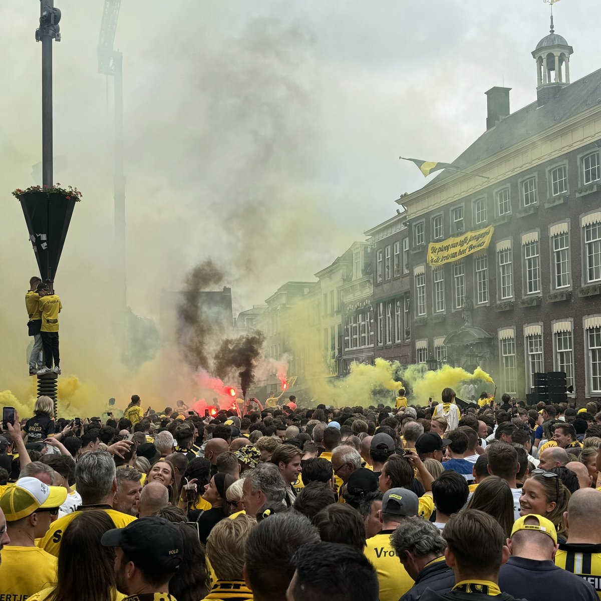 maarten_verbunt's tweet photo. 3 juni 2024, Grote Markt, Breda 💛🖤

#NACpraat https://t.co/ZVzDJ81qPs