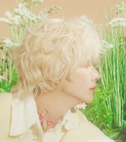 이게 뭐예요.. 윤정한 금발 미친거 아니야....