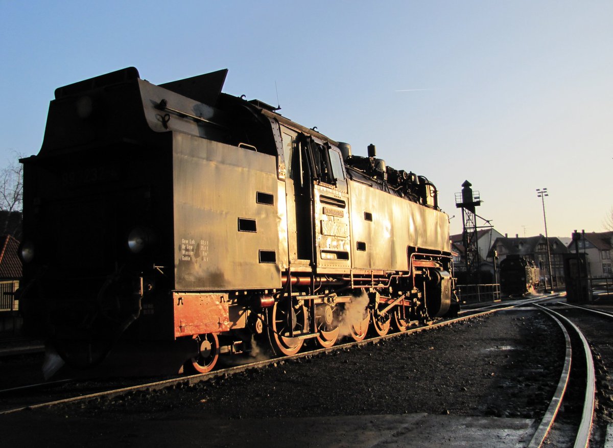 @StormHourMark Wheels on a #narrowgauge 2-10-2T #Dampflok on the #Harz #Schmalspurbahn in #Wernigerode. 🇬🇧🇩🇪🇪🇺🍻👍