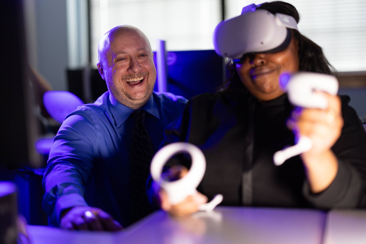 UBSSW's tweet image. Ripple effects! 🔃 For his field placement at @betc716, #UBSSW student Patrick Rosenberger helped the team build workforce development programs for youth, justice-impacted individuals and veterans—including by using #VirtualReality.
Read more➡️ tinyurl.com/UBSSW-Ripple-E… #UBuffalo