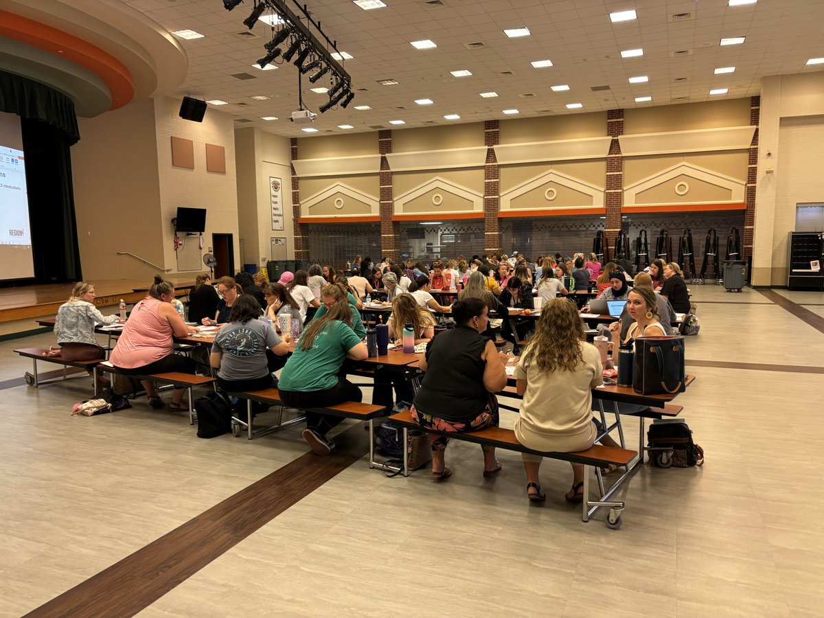 lemiller33's tweet photo. Katy ISD Ts getting trained on the new Science TEKS by Region IV https://t.co/EOsAOOudIo