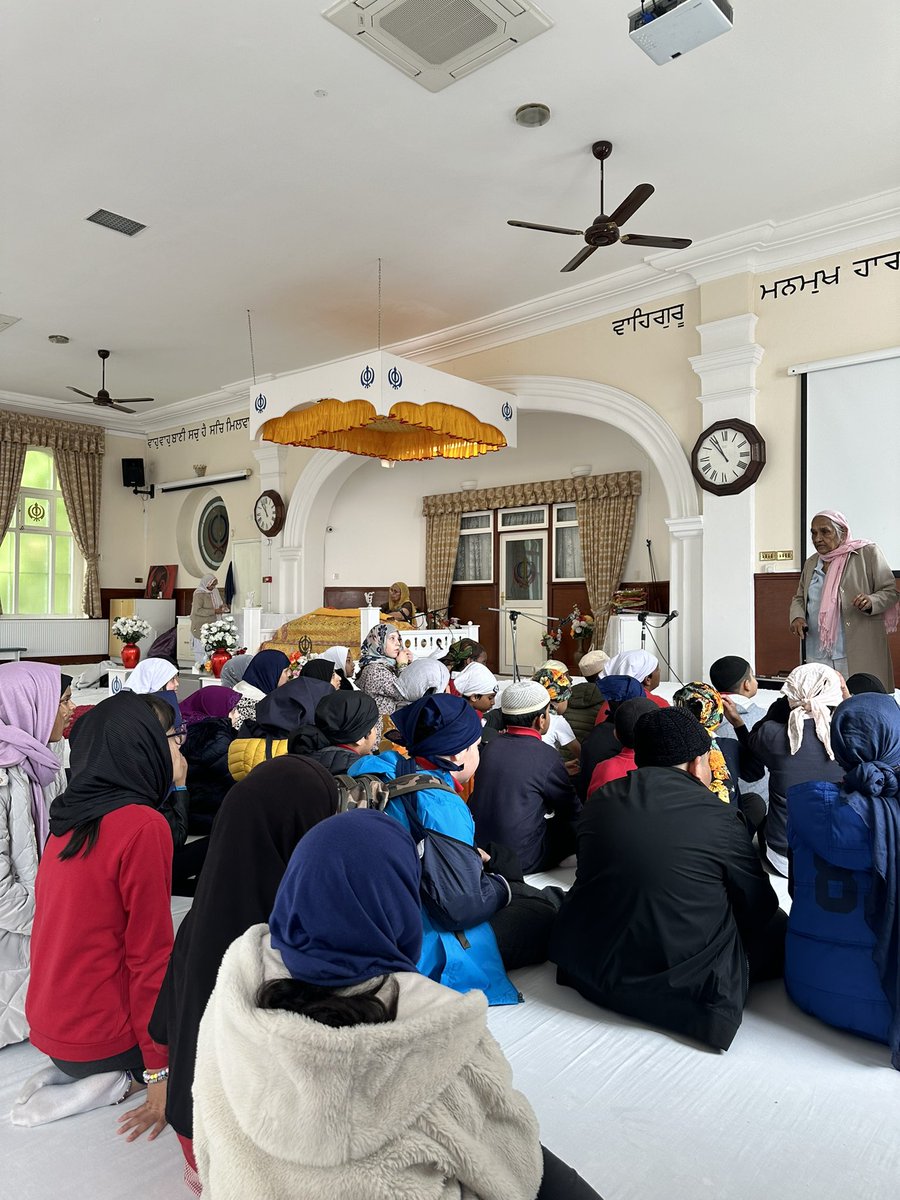 MayflowerSch's tweet photo. #hockneyclass and #Riley had a fantastic time visiting the Gurdwara to learn about Sikhism. We learnt about the 5 K’s and visited the Langar! #RE #UKS2 https://t.co/EkN7P9SO5W