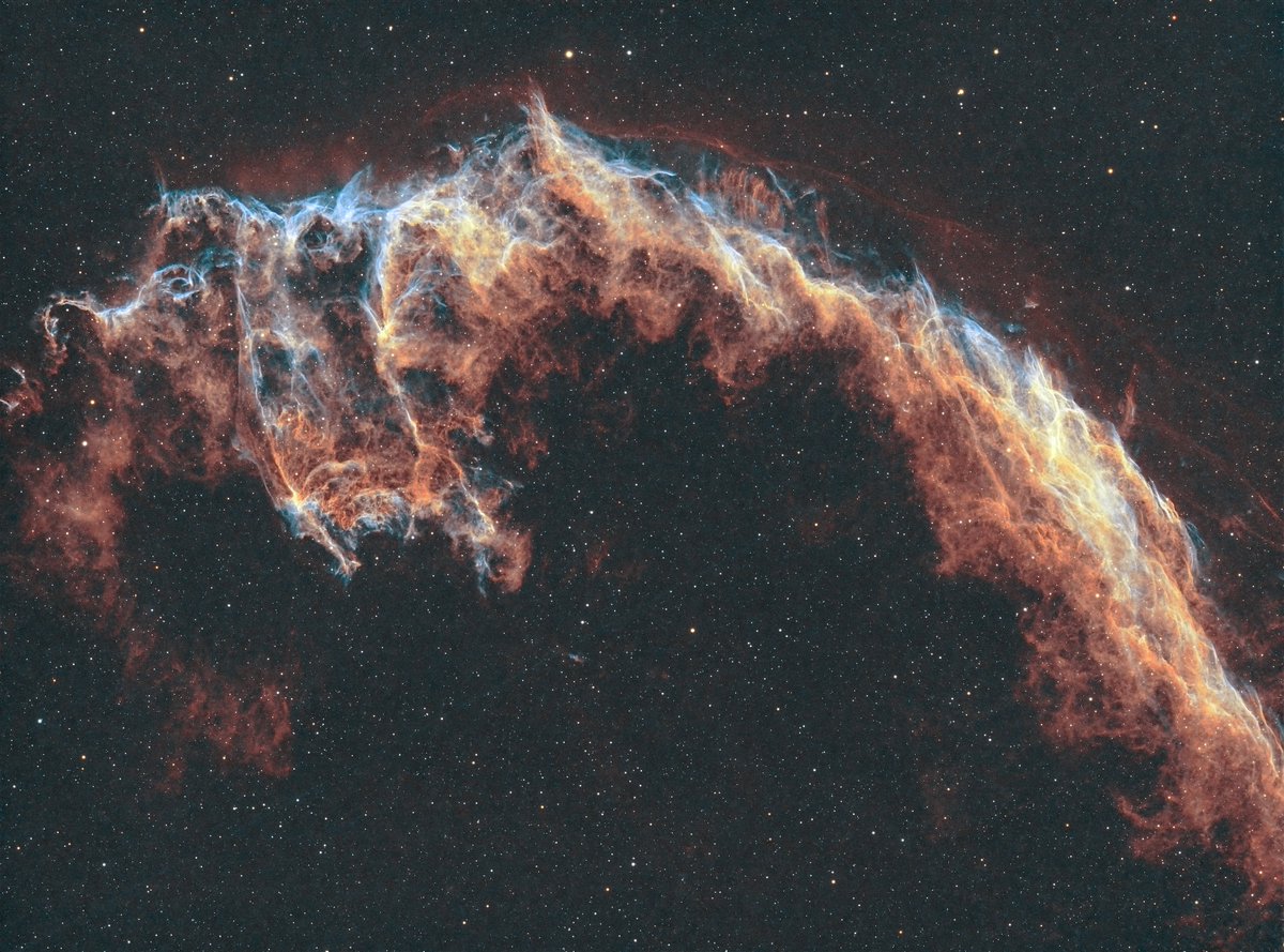 LtNo2's tweet photo. Clouds willing, I'll add some more O-III data to this HOO image of the East. Veil Nebula I shot over the past three weeks-a few hours here and there (there's a satellite track visible on the blue layer ). Still, I find this fascinating 😊 #Astrophotography #Cygnus #Supernova https://t.co/lLMkfKgaXd