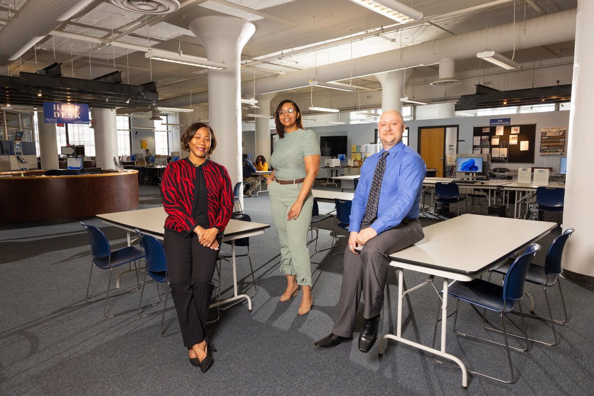 UBSSW's tweet image. Ripple effects! 🔃 For his field placement at @betc716, #UBSSW student Patrick Rosenberger helped the team build workforce development programs for youth, justice-impacted individuals and veterans—including by using #VirtualReality.
Read more➡️ tinyurl.com/UBSSW-Ripple-E… #UBuffalo