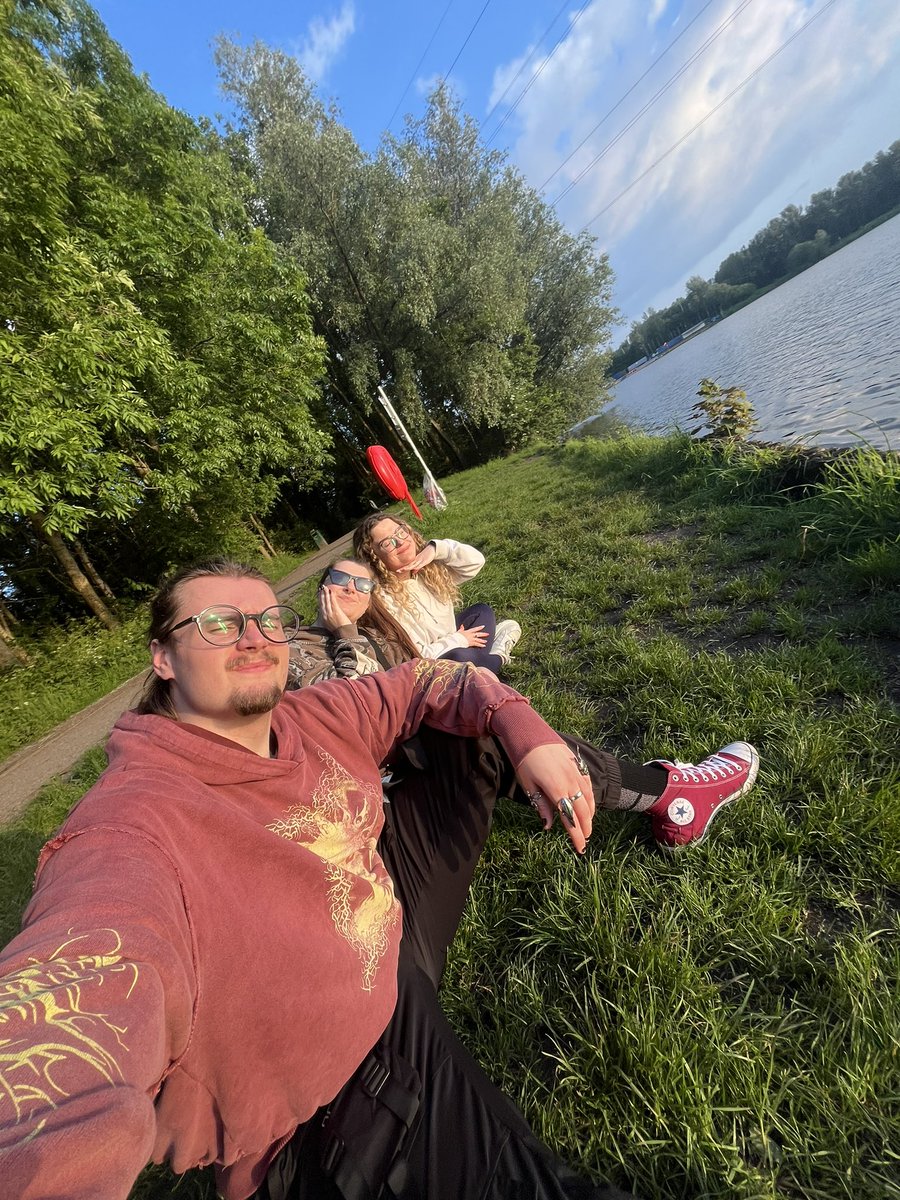 QAbbadon's tweet photo. It’s been a good month with my fave humans https://t.co/zqMYq7wtuS