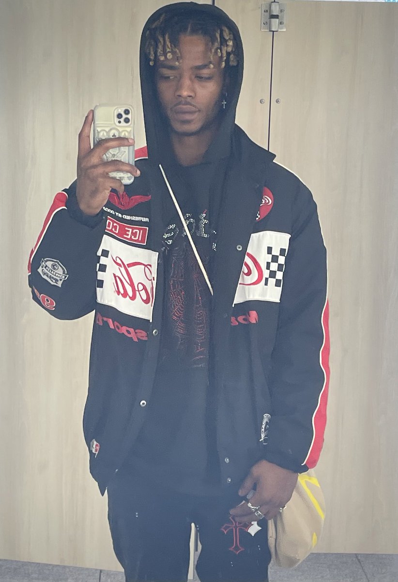 ZayWayy2Busy's tweet photo. Alright let’s do this one last time.
My name Is Zay!

98’ baby
6’
Birthday June 24th ♋️
Likes:
•Anime  •Gaming •Tech •Fashion •Music
•Cooking •Cosplay •Fitness • Traveling
Favorite color: 🍊 https://t.co/1JP1SGqZH9