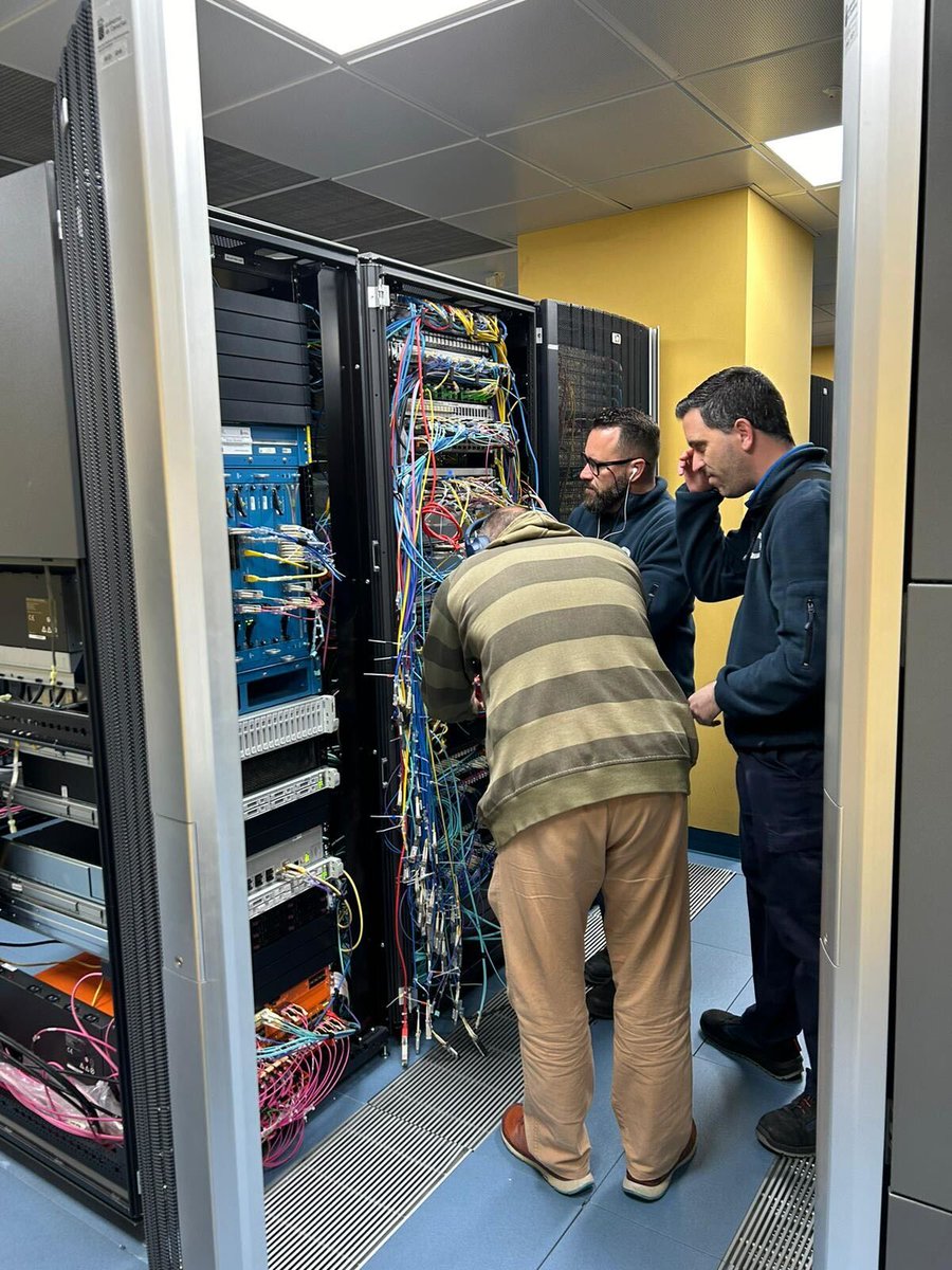 dgtnt_gobcan's tweet image. ✅El objetivo es mejorar su rendimiento, permitiendo manejar mayores volúmenes de tráfico de datos y soportar entornos de red más demandantes.
#TransformaciónDigital #ProcesamientoDeDatos #TráficoDeDatos