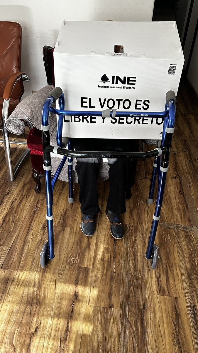 mostacho's tweet image. Una de las satisfacciones de ser presidente de casilla es que mis vecinos en la condición que fuera, pudieron sustentar su voto, no importa por quién votaron. Eso se llama democracia.