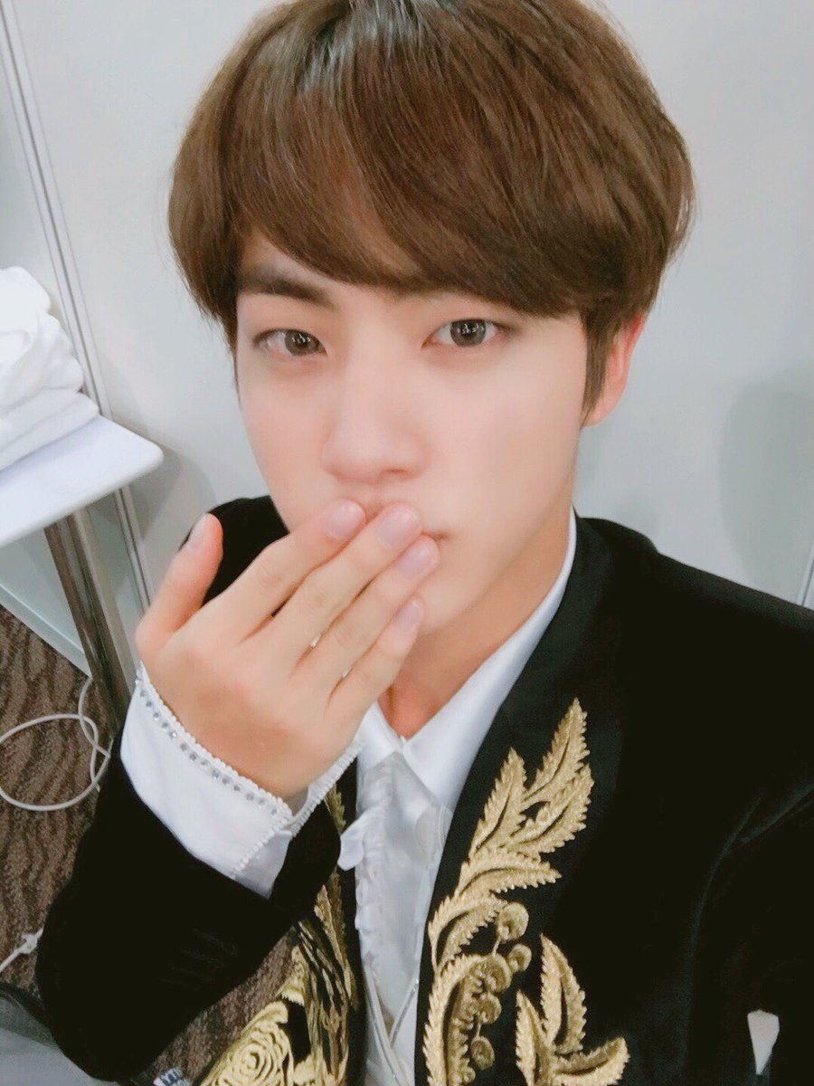 برای سوکجینی 

11 YEARS WITH SEOKJIN
RETURN OF WORLDWIDE HANDSOME JIN
JIN JIN JIN
#TheAstronautReturns_D8
#방탄소년단진 #JIN #BTSJIN