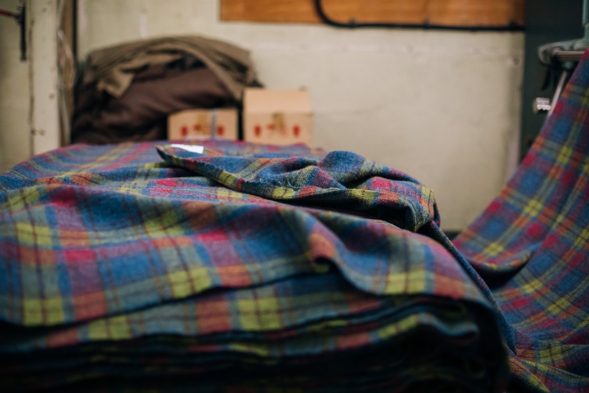 harristweedheb's tweet image. A peek into the meticulous finishing process that makes Harris Tweed®️ renowned for its quality, durability, and status as a symbol of tradition.

📸 Harris Tweed® TRT074

#HarrisTweed #TextileExcellence #QualityCraftsmanship