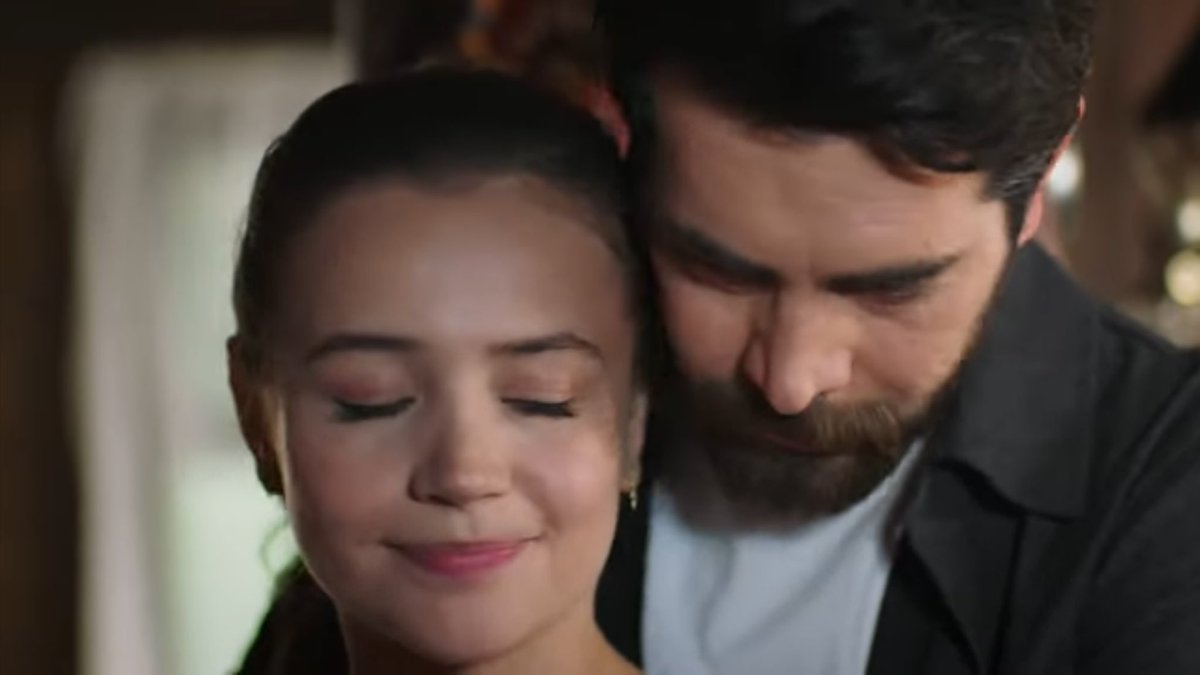 desertrose2906's tweet photo. Our favorite part: out of the mansion only the two of them and their little treasure 🤗
#KanÇiçekleri #DilBar  🍨🍯🍧 https://t.co/rLy5TDGd7M