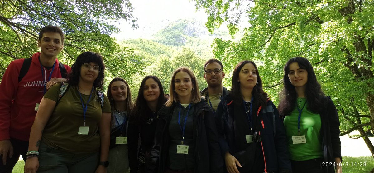 chdeaza's tweet image. Estupendo día en #bip kA131 donde personal del area de edafología de la @ETSIIAAPalencia, del Gir SQS, @youngForesters y máster #dataforest alucinan con el suelo y su vegetación en el Parco Nazionale D&apos;abruzzo Lazio e Molise en plenos apeninos. @UVaPalencia  @UVa_es 
 @relintUVa