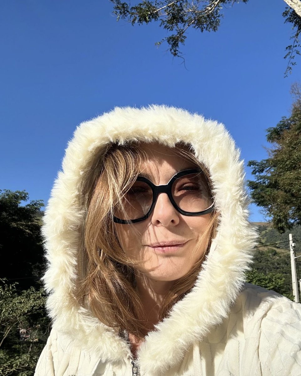 QGdaRegiane's tweet photo. Boa semana a todos! 🤍☀️ https://t.co/2S9mX7zf7A