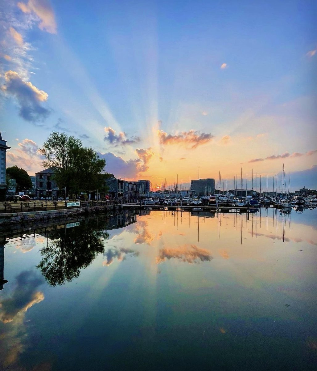 Sutton_Harbour's tweet photo. These are our Harbour Highlights for May.

☠️ Pirate's Weekend
🎂 The Armado Lounge's 1st Birthday
🍴 New menus &amp; eateries
😍 Gorgeous pictures of the Sound 

What are yours?

1: @oneplymouth  
2: Armado Lounge
4: @Lyzabefff
5: Mint Café

#PhotoDump #May2024 #WrapUpPost https://t.co/n7xwvhNKZE